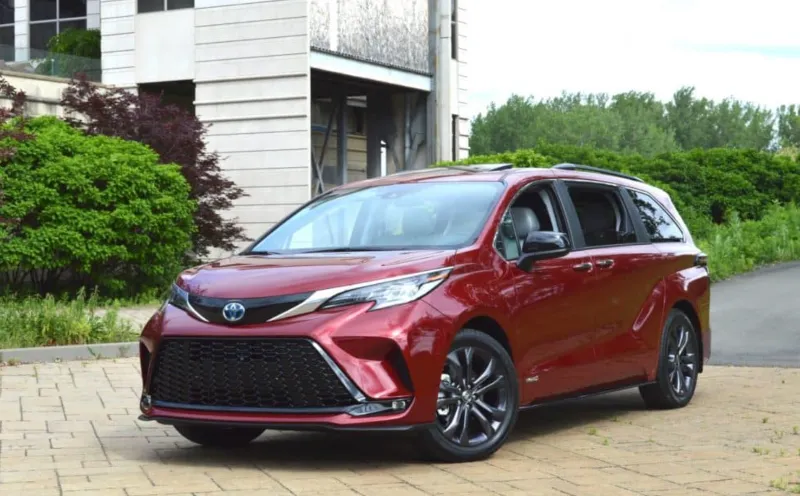 2025 Toyota Sienna Price, Redesign, and Release Date